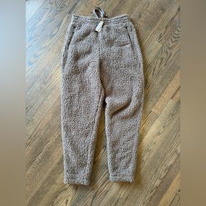 NEW SKIMS Teddy Joggers Sherpa Small Tan $88